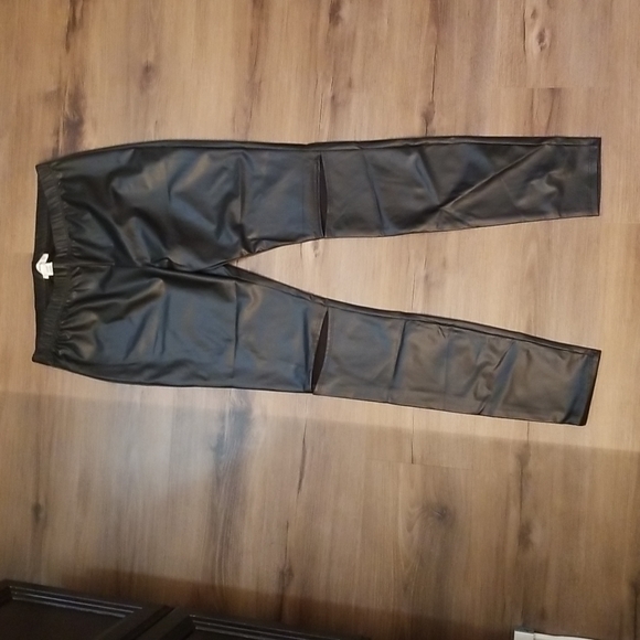 NWOT BluHeaven Pleather Leggings. Large - Picture 2 of 4